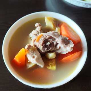 板栗胡萝卜土鸡汤