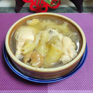 花胶滑沙翅煲老鸡汤