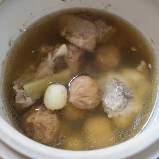 莲子无花果炖龙骨