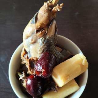 茶树菇淮山乌鸡汤