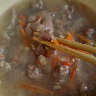 胡萝卜牛肉滑肉汤