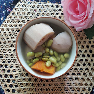 莲藕胡萝卜煲毛豆素汤