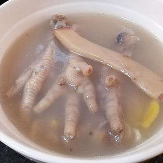 花生眉豆鸡脚煲响螺片汤