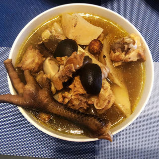 萝卜土鸡汤