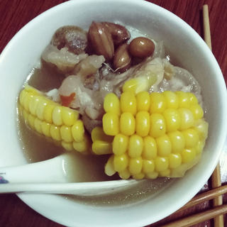 山药玉米花生猪蹄汤