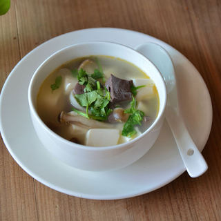 双色豆腐菌菇汤
