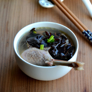 三七木耳炖鸡汤