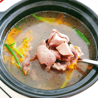 黄花菜墨鱼老鸭汤
