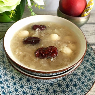 银耳莲子羹