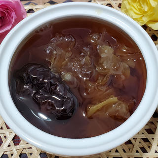 黑糖炖红枣银耳