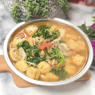 荠菜油豆腐金针菇汤
