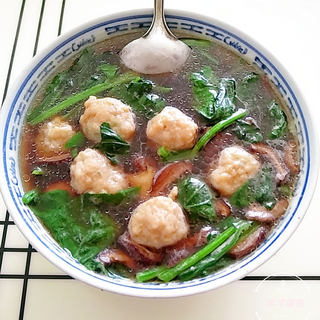 鸡肉丸子菠菜汤
