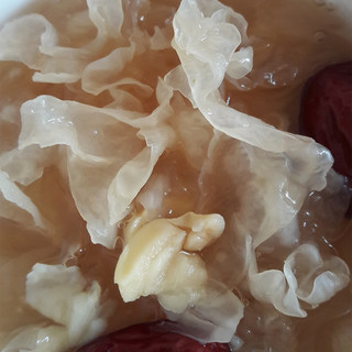 银耳莲子羹