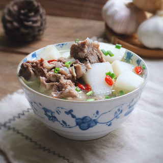 白萝卜骨头汤