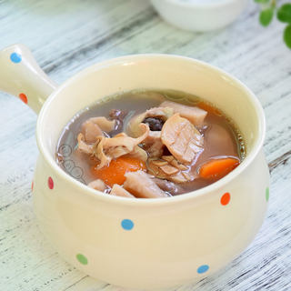 莲藕墨鱼筒骨汤