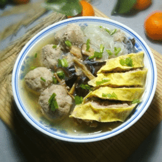 蛋卷肉丸粉丝汤