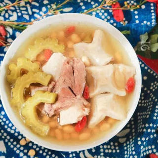 新西兰花胶筒子骨黄豆苦瓜汤