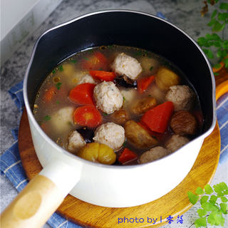 板栗萝卜肉丸汤