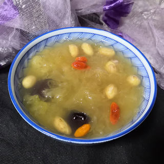 花生红枣银耳汤