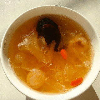 银耳莲子羹