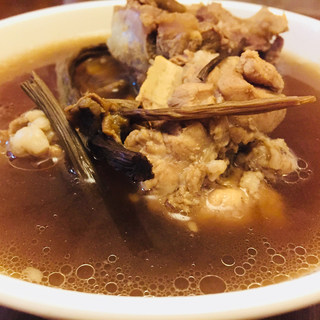 汤骨煲茶树菇