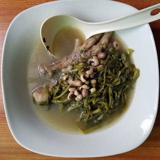 西洋菜煲鸡脚花生眉豆汤