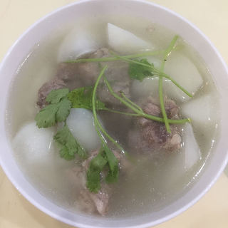 白萝卜煲龙骨汤
