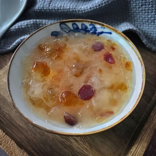 蔓越莓桃胶银耳羹