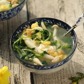 豆腐海鲜菇豆苗蛋花汤
