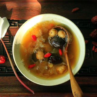 莲子银耳汤