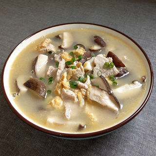 鲜菇瘦肉汤
