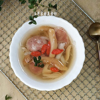 松茸鱼翅腊肠汤