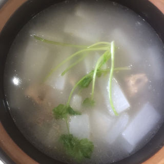 白萝卜煲排骨干贝