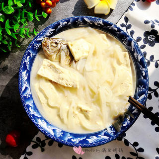 萝卜丝鲫鱼豆腐汤