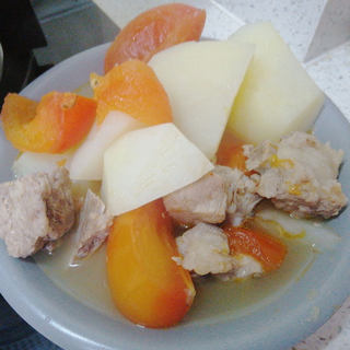 薯仔番茄排骨汤