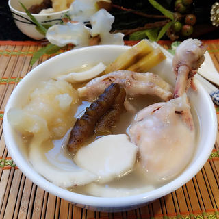 椰青甘蔗花胶鸡腿汤