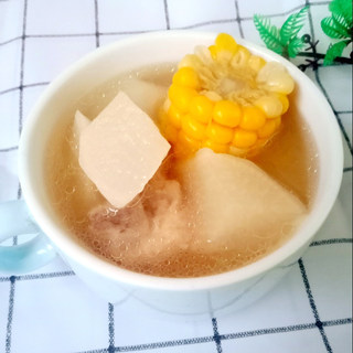 如何挑选鲜嫩白萝卜：萝卜排骨汤
