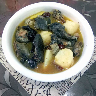 淮山乌鸡汤