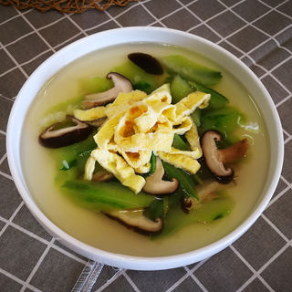 蛋皮香菇丝瓜汤