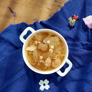 玉竹杏仁百合桂圆银耳汤