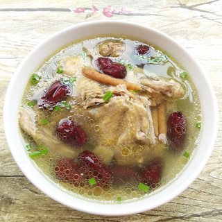 蒸太子参红枣鸽子汤