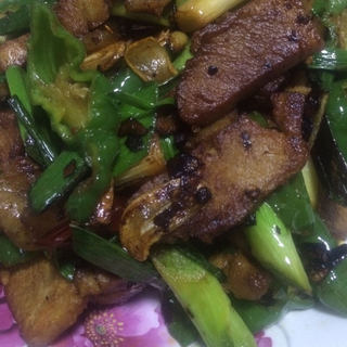 蒜苗青椒回锅肉