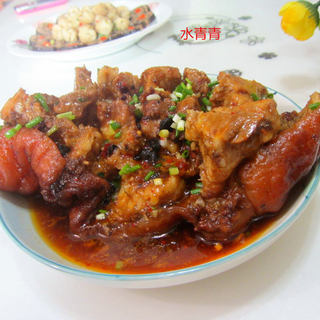老干妈蒸猪肘子