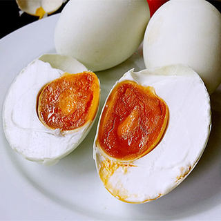 腌油黄咸鸭蛋