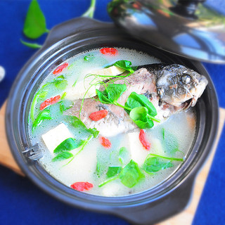 冬季补钙佳品--豆苗鲫鱼豆腐汤