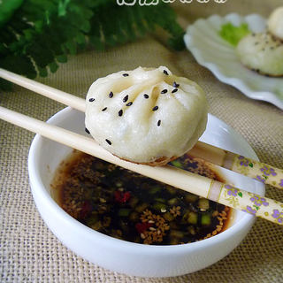 【百变面食】换个方法吃包子---韭菜鸡蛋水煎包