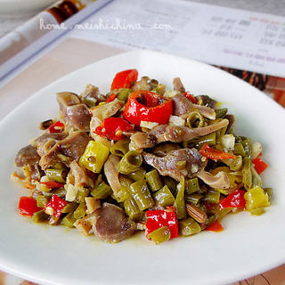 酸豆角炒鸡杂
