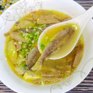味道鲜美堪称一绝/小黄鱼笋干汤