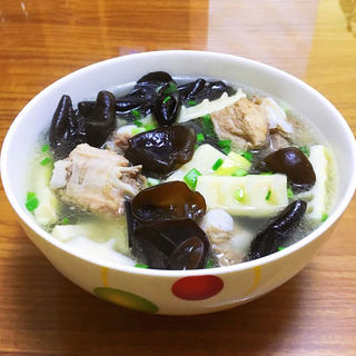 春笋木耳排骨汤