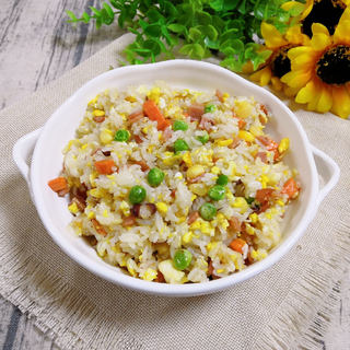 玉米豌豆火腿炒饭